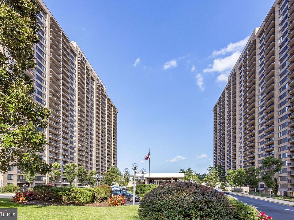 1st image of 3705 S George Mason Dr APT 705S