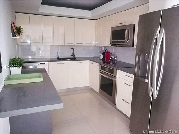 3rd image of 1621 Collins Ave APT 303
