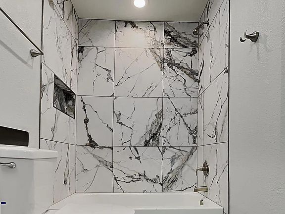 4th image of 1302 E Vista Ave #2