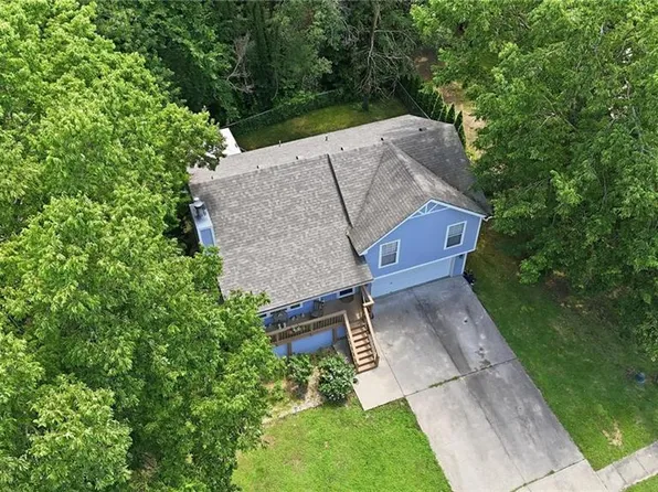 403 Woodland Ave, Smithville, MO 64089