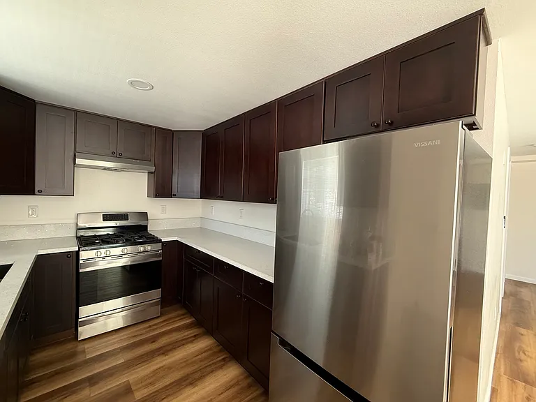 8004 Towne Ave — Photo 2