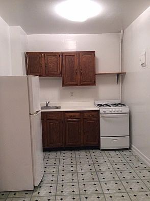 3rd image of 412 W 56th St APT 4