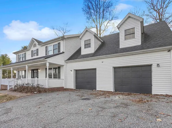 121 Bluebird Dr, Russell, KY 41169