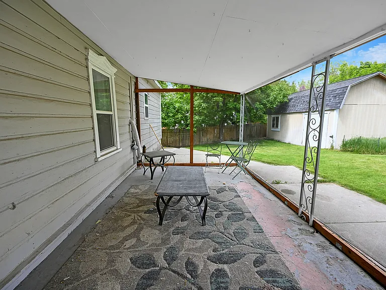 263 E 300 N — Photo 14