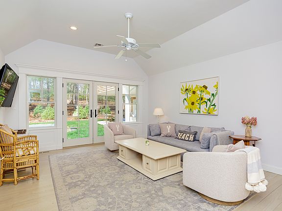 4th image of 99 Oak Ln