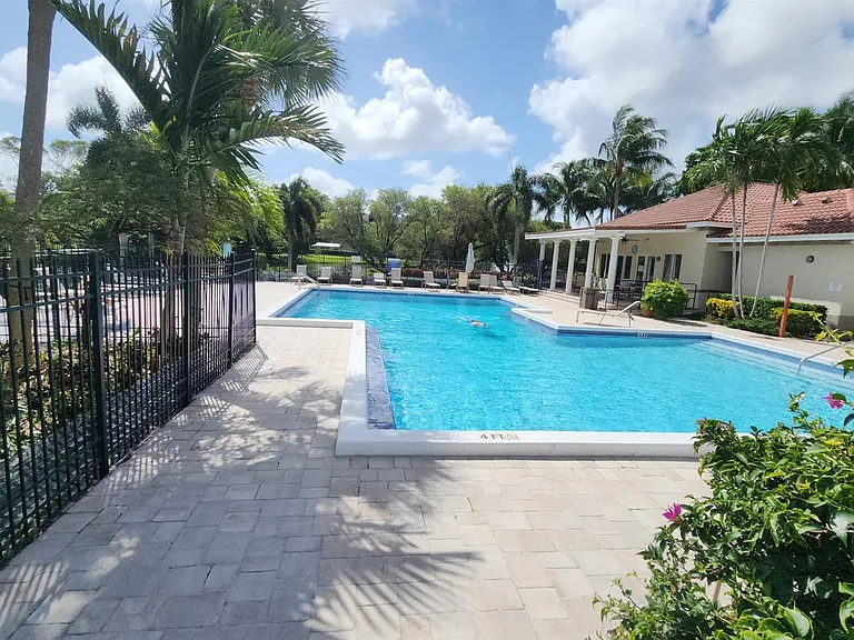 820 Lavers Cir #G409 — Photo 26