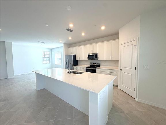 5th image of 13037 Blackberry Ct #201