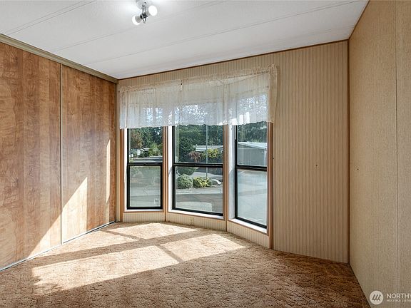 4th image of 12416 114th Avenue E #105