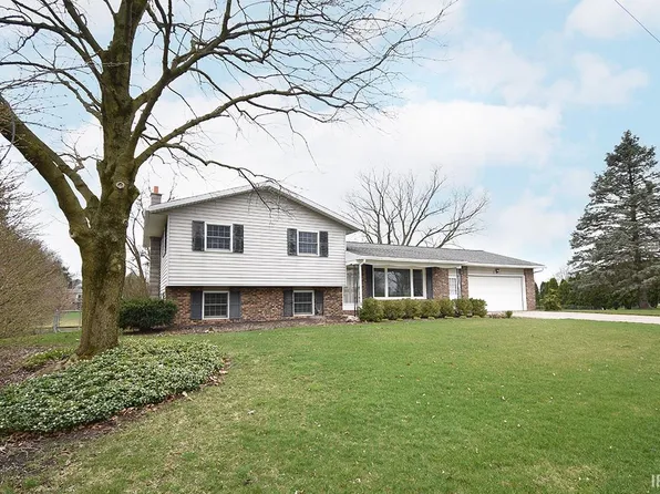 1109 Claire Ln, Middlebury, IN 46540