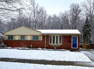 30366 Winthrop Dr, Madison Heights, MI 48071