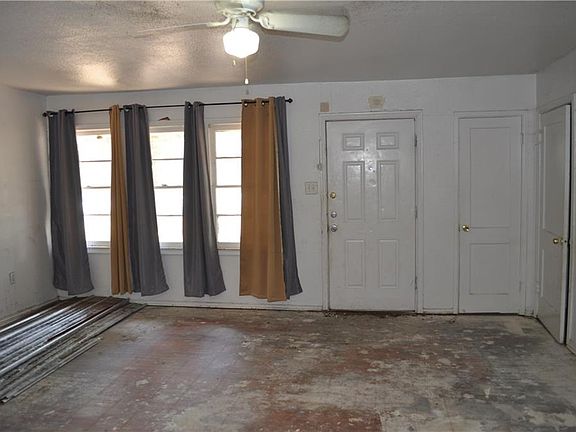4th image of 2457 S Llewellyn Ave