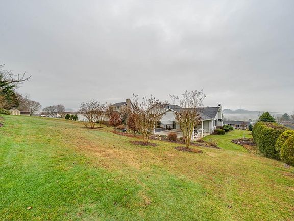 5th image of 489 Brookdale Dr