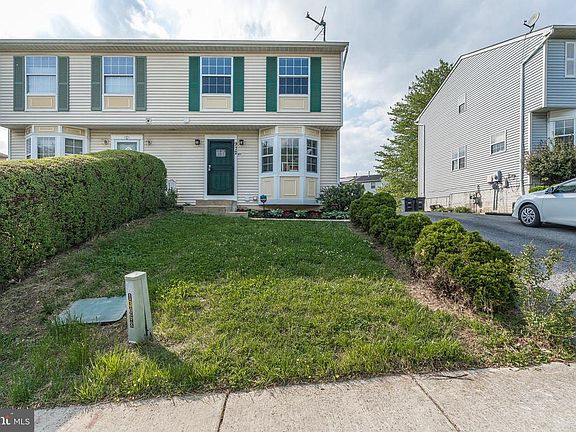 3rd image of 972 Central Hills Ln