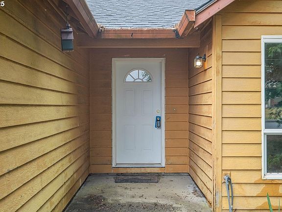 4th image of 10406 NE 88th St