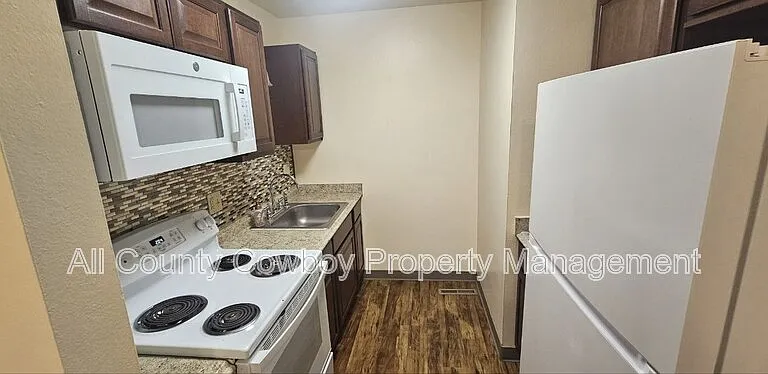126 S Cribbon Ave — Photo 6