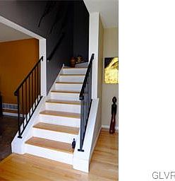4th image of 821 Ward Dr