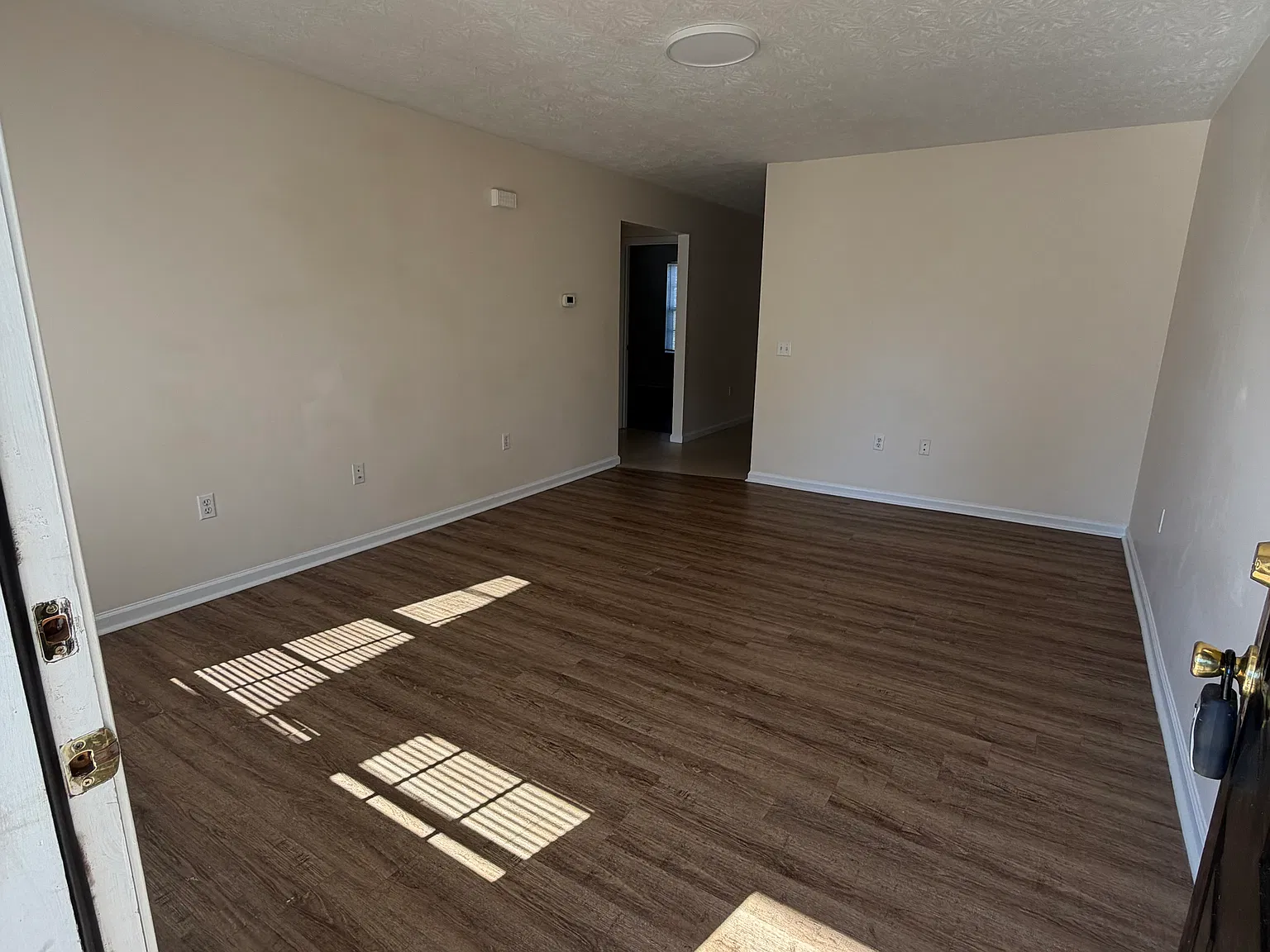 2 bed, 1050 sqft, $975 — Photo 2