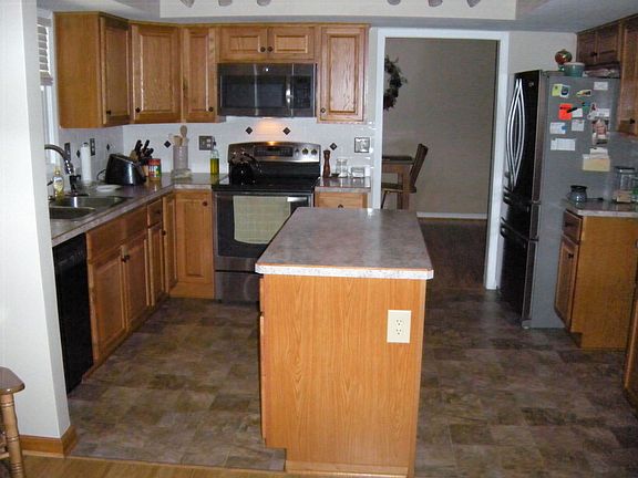 5th image of 753 Lodge Dr