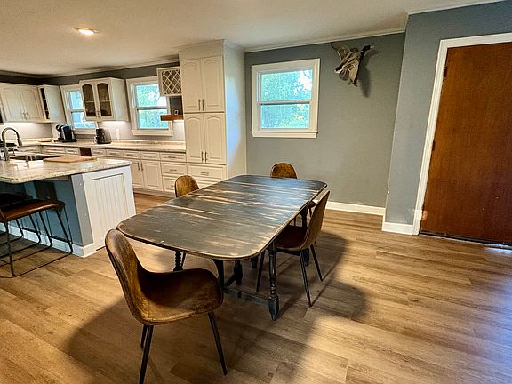 5th image of 422 Ashley Ave