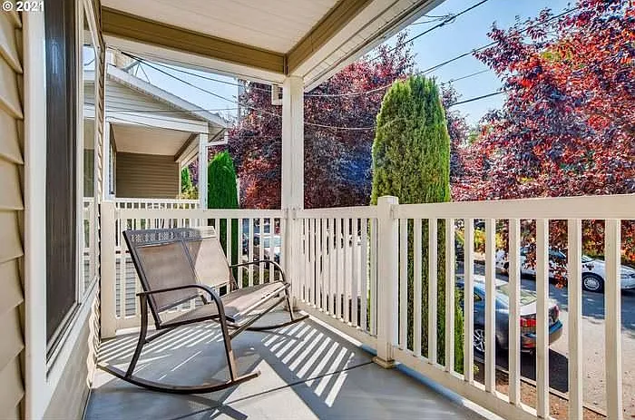 11805 SE Pine St — Photo 2