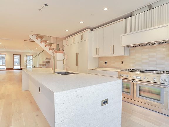 3rd image of 87 Jefferson St APT 1