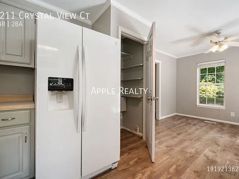 1211 Crystal View Ct — Photo 8