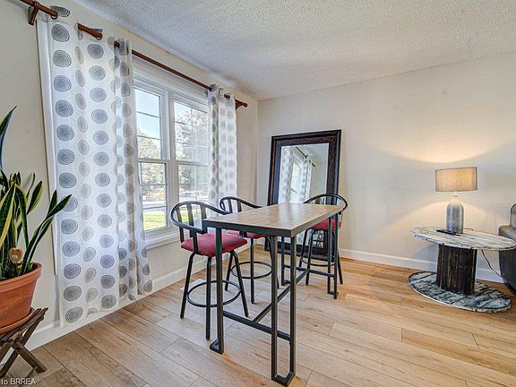 4th image of 4 Jasmine Dr