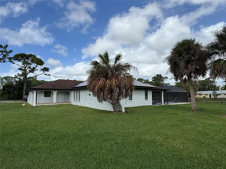 900 Crestwood Rd — Photo 36