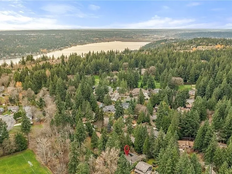 2217 Sahalee Dr W — Photo 27