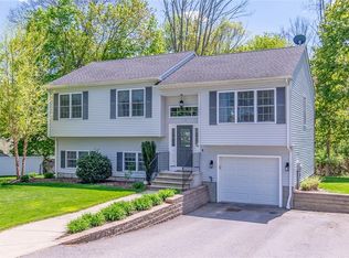 10 Soltys Ct, West Warwick, RI 02893