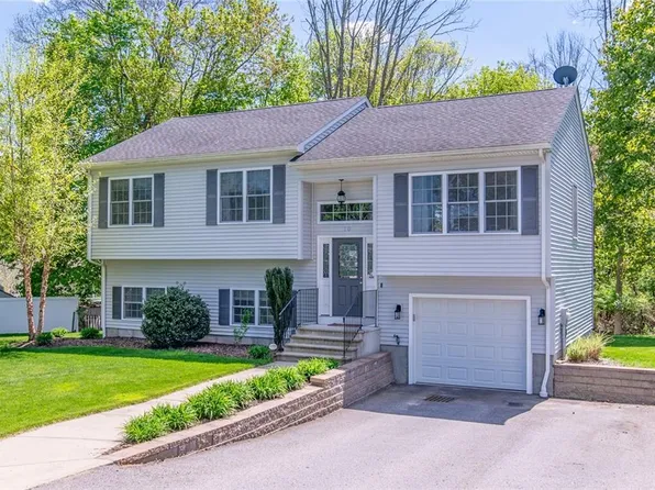 10 Soltys Ct, West Warwick, RI 02893