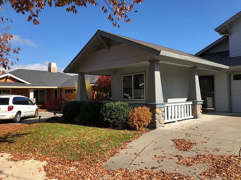 469 Williamson Way — Photo 3