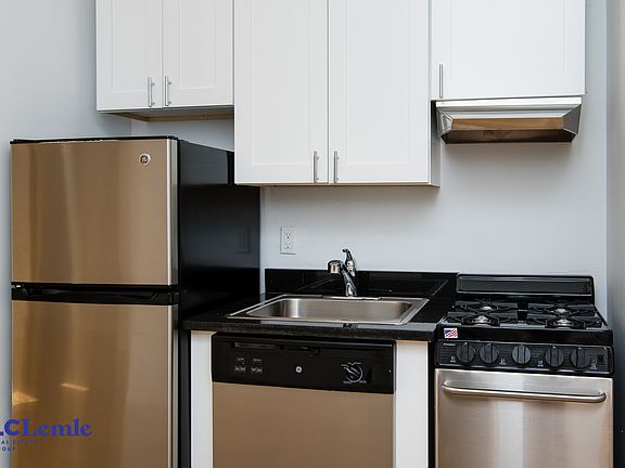 4th image of 1361 Lexington Ave #2FW