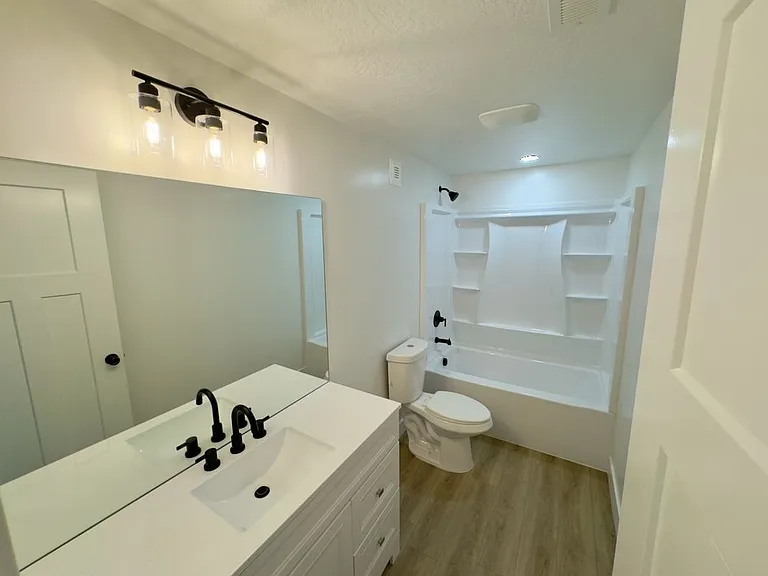 109 N Main St — Photo 9