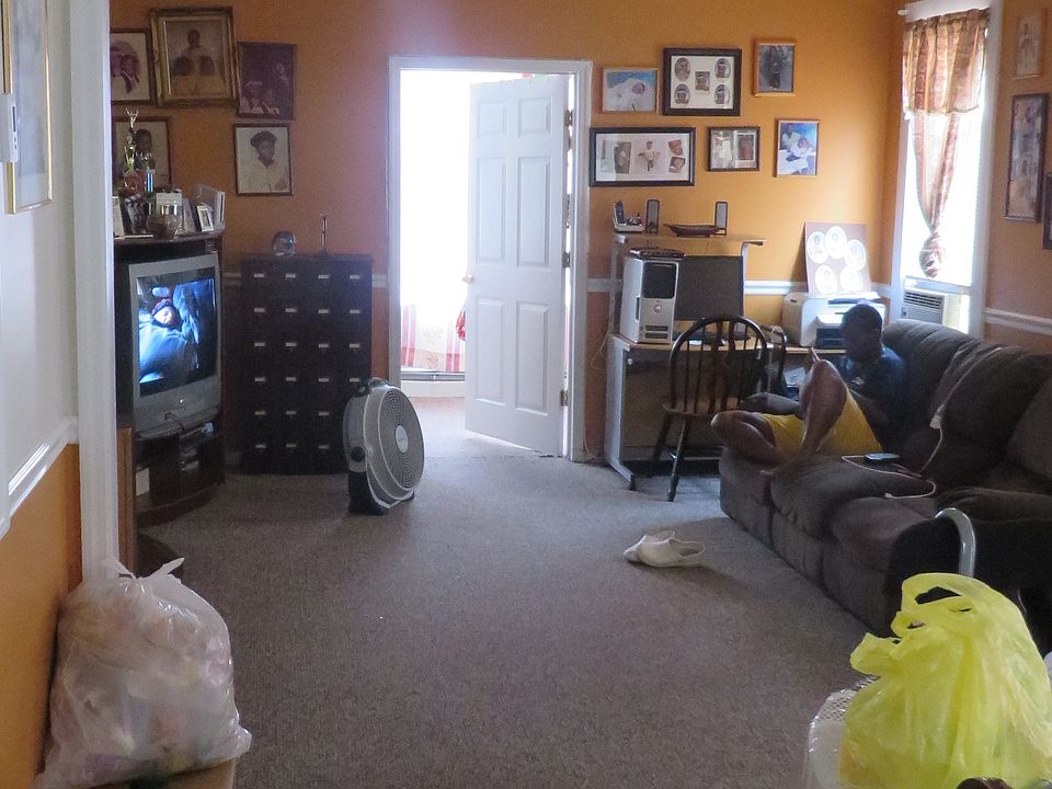 2nd image of 172 Huntington Ter #3