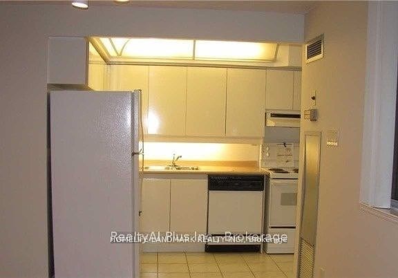 5th image of 736 Bay St #2210