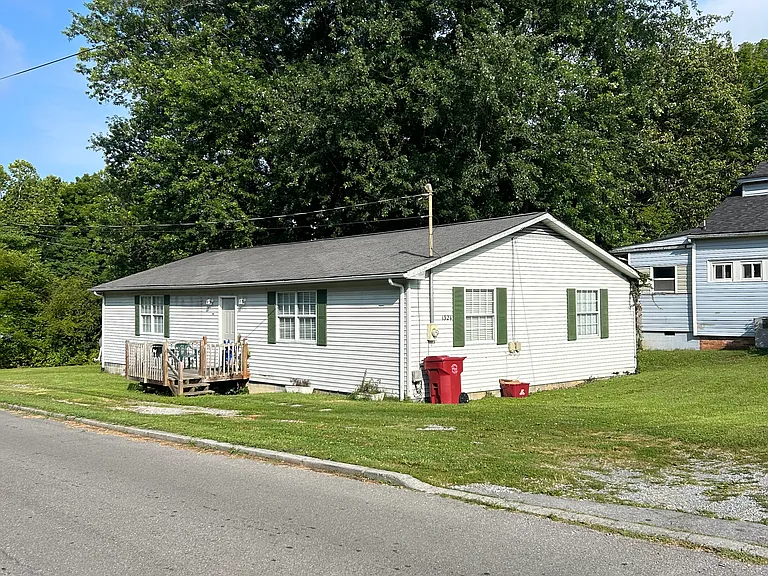 1324 Virginia St — Photo 3