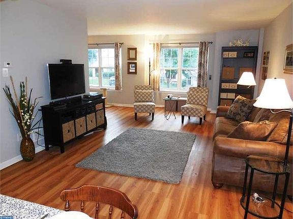 3rd image of 51 Pinckney Dr
