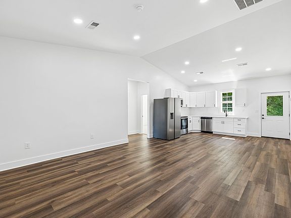 5th image of 8465 Hartsville Park