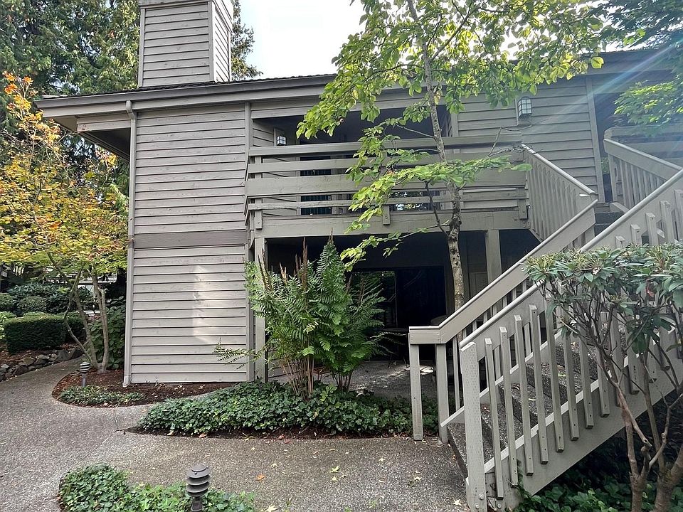 1st image of 1300 Bellevue Way NE APT 4