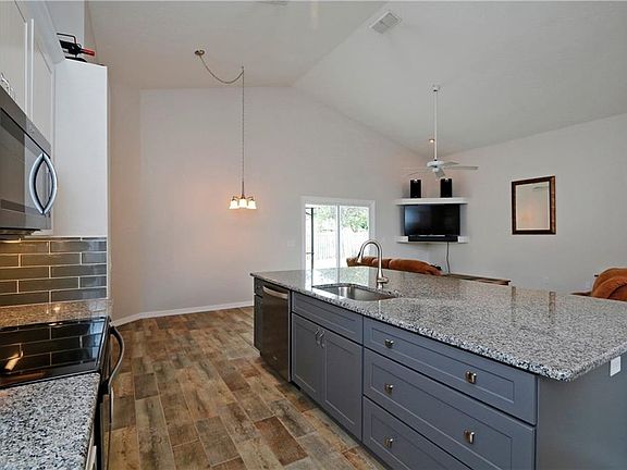5th image of 1029 Long Branch Ln