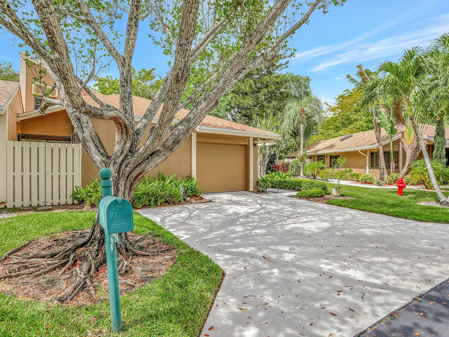 4 bed, 2.0 bath, 1455 sqft, $3,650 — Photo 2