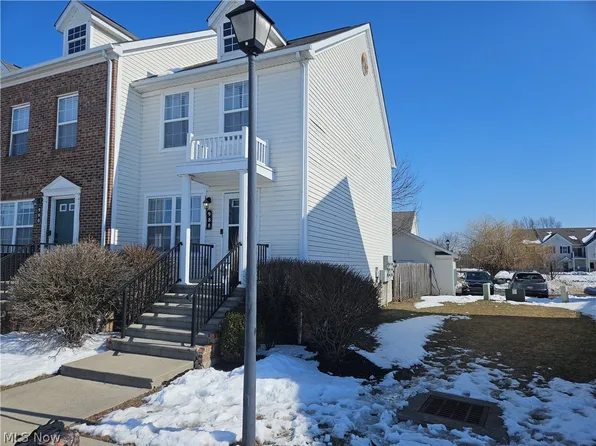 988 Hartford Village Blvd, Columbus, OH 43228