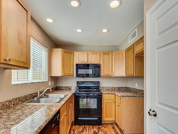 5th image of 906 E Wahalla Ln