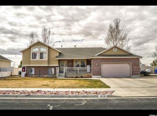 2533 Remuda Dr, Farr West, UT 84404