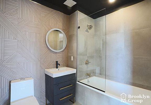 3rd image of 853 Lexington Ave #5E