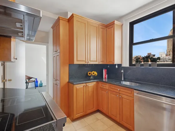 55 East 72nd Street image 5 of 13