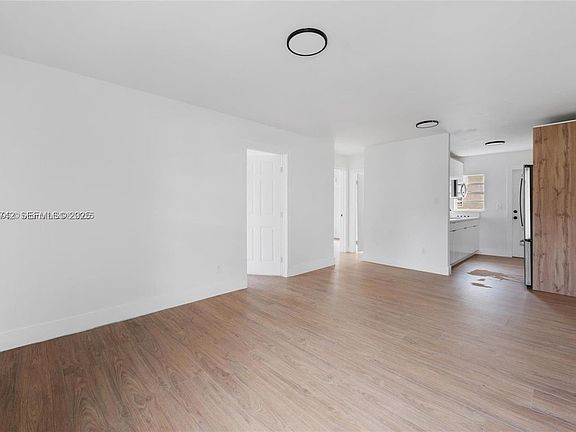 4th image of 417 NW 15th Ave #1-3
