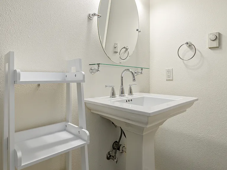 2511 Howard Ave #21 — Photo 22