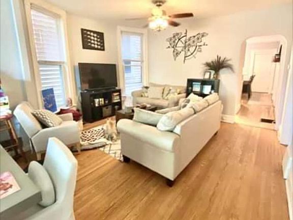 2nd image of 1023 W Wellington Ave APT 1